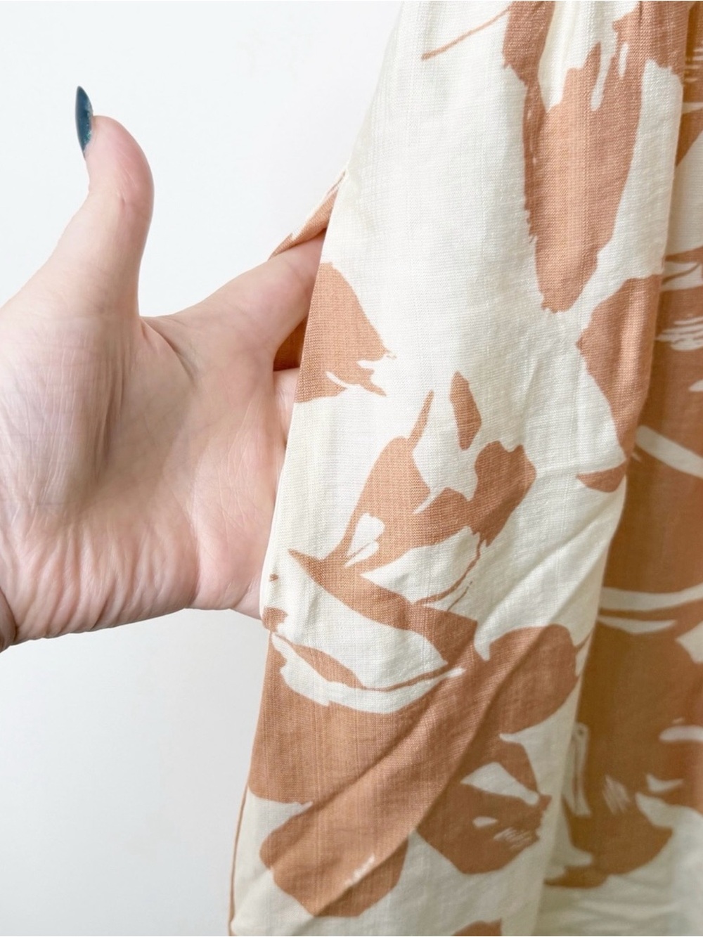 NWT BALTIC BORN Alona Puff Sleeve Floral Print Mini Dress Cream and Tan Medium - Picture 3 of 4